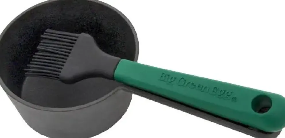 Big Green Egg Cast iron sauce pot with basting brush