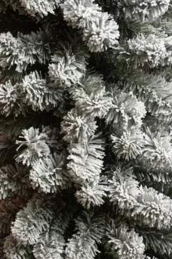 Black Box Trees Charlton Pilar kunstkerstboom besneeuwd groen 215cm