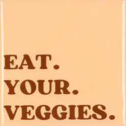 Daan Kromhout Design tegeltje keramiek eat your veggies 10x10cm beige