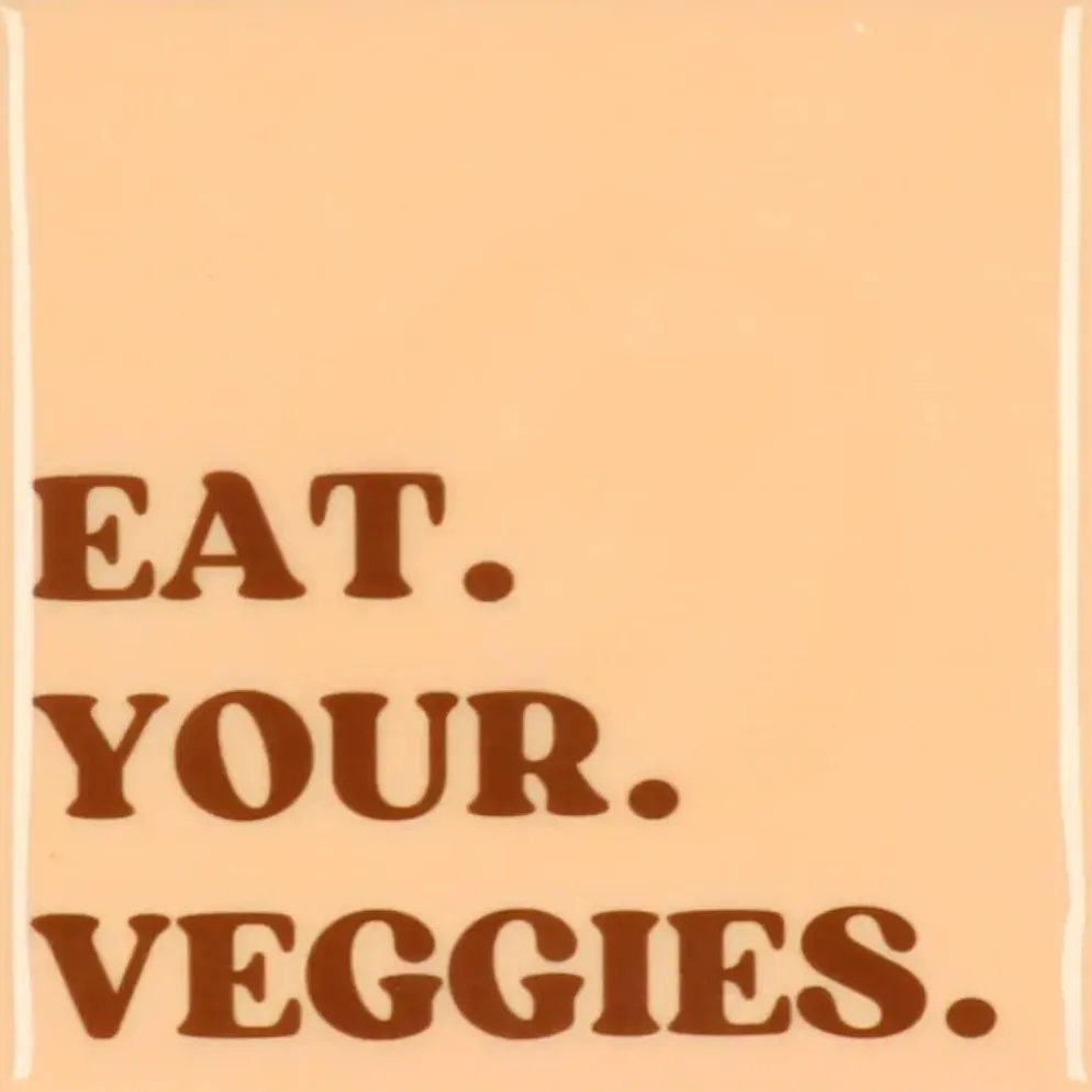 Daan Kromhout Design tegeltje keramiek eat your veggies 10x10cm beige