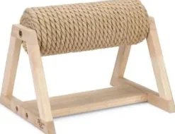 Designed by Lotte krabpaal Yves op voet hout 36x30x28cm bruin