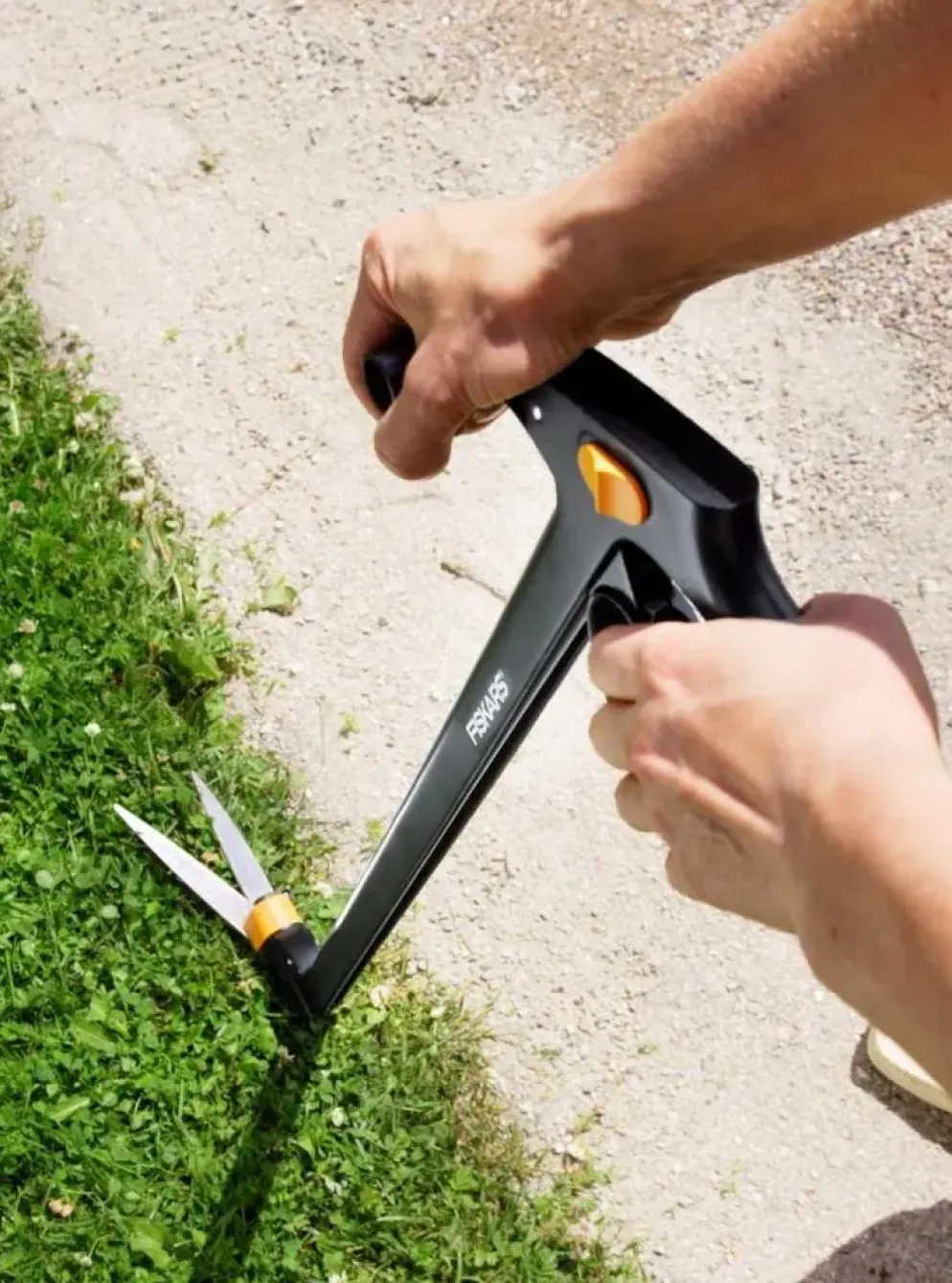 Fiskars Servo-System draaibare grasschaar op steel