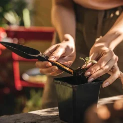 Fiskars Solid zaadplantschepje – 4-in-1 gereedschap
