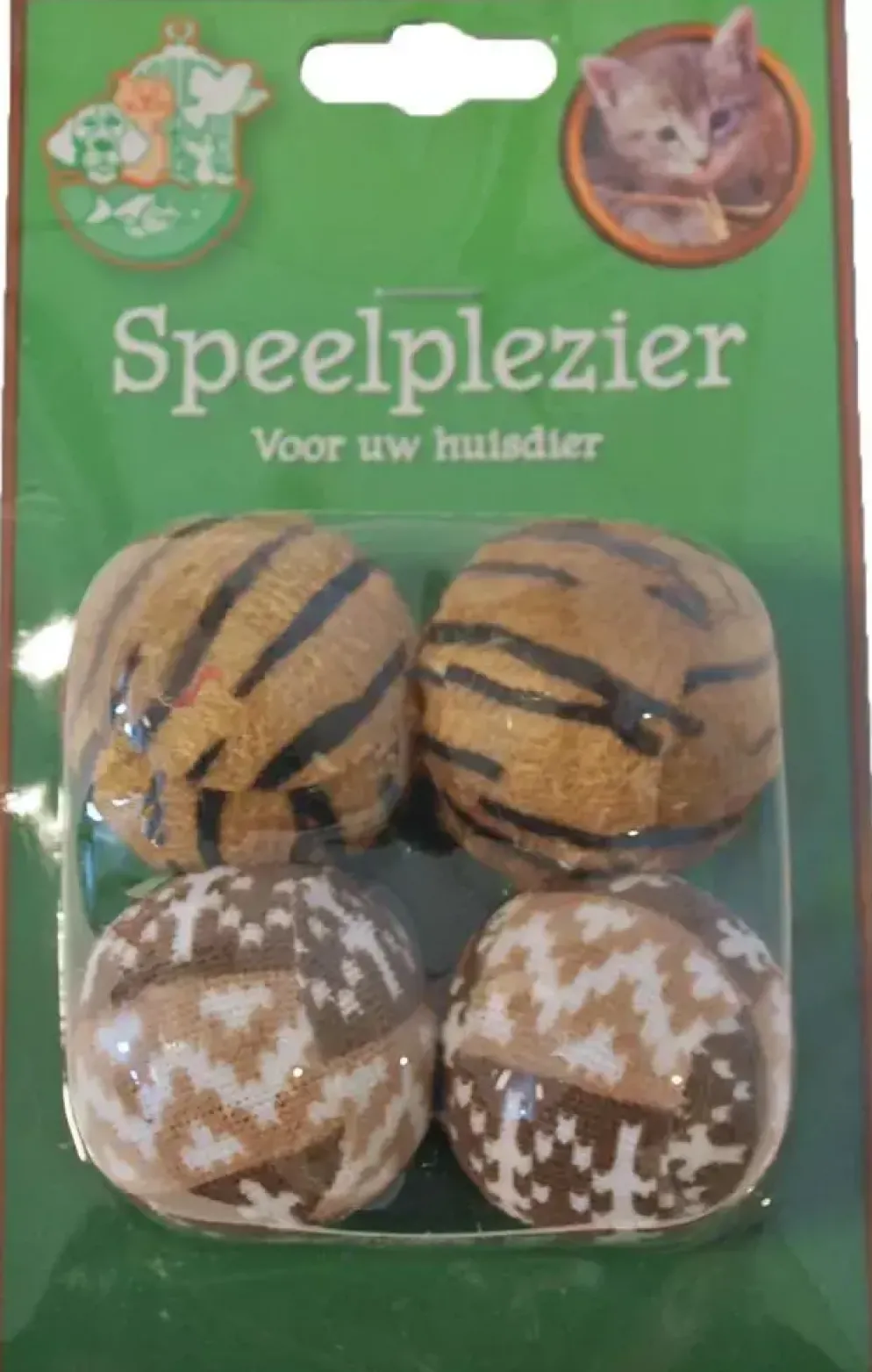 Kattenspeelgoed blister à 4 pluche rammelbal, bruin.