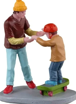 Lemax beginner boarder kerstdorp figuur type 2 Caddington Village 2023