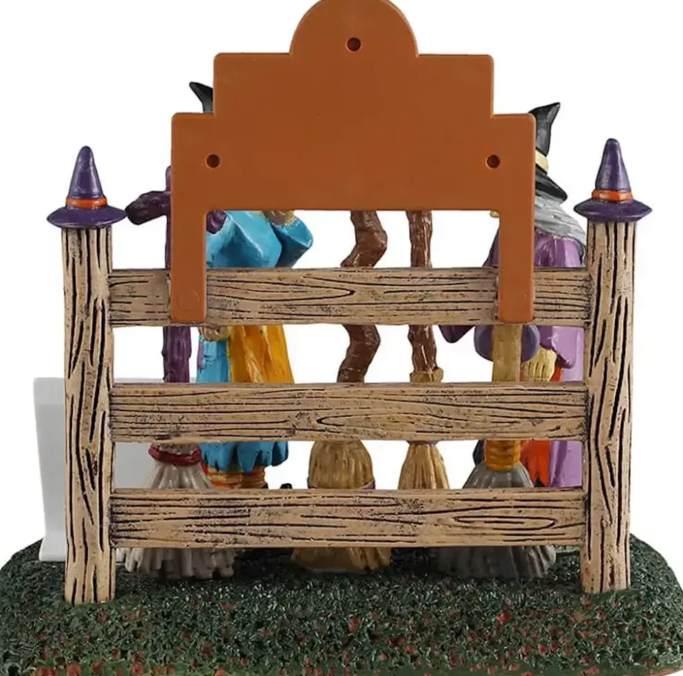 Lemax brooms to go tafereel Spooky Town 2024
