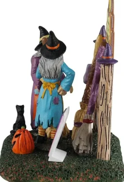 Lemax brooms to go tafereel Spooky Town 2024