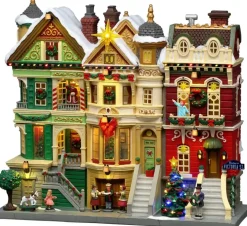 Lemax christmas on victoria street verlichte facade Caddington Village 2026