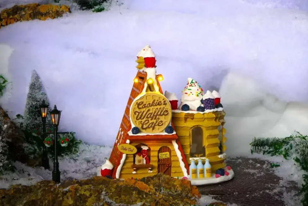 Lemax cookie's waffle café verlicht kersthuisje Sugar 'N' Spice 2024