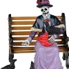 Lemax feeding the birds s/2 halloween figuur Spooky Town 2022