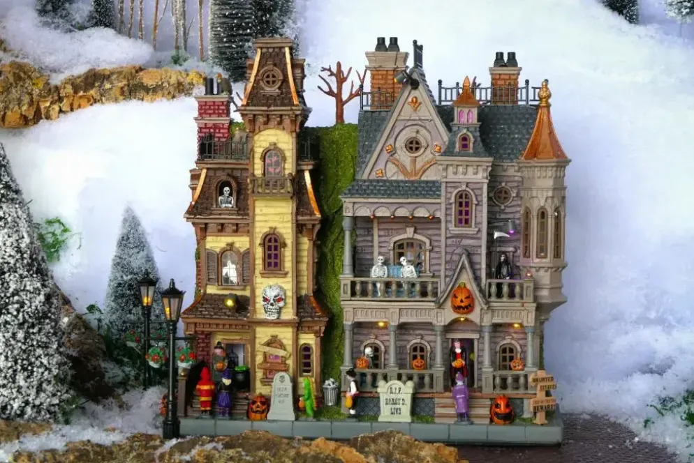 Lemax haunted estates verlichte facade Spooky Town 2024