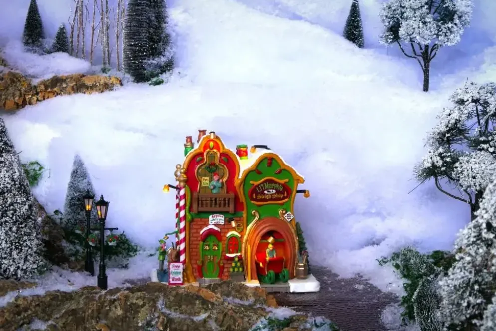 Lemax li'i murph's sleigh shop verlicht kersthuisje Santa's Wonderland 2024