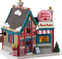 Lemax madeline's macarons verlicht kersthuisje Caddington Village 2024
