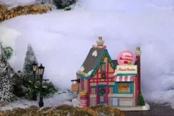 Lemax madeline's macarons verlicht kersthuisje Caddington Village 2024