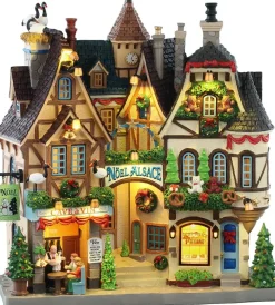 Lemax noel alsace verlichte facade Caddington Village 2025