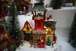 Lemax north pole control tower verlicht kersthuisje Santa's Wonderland 2022