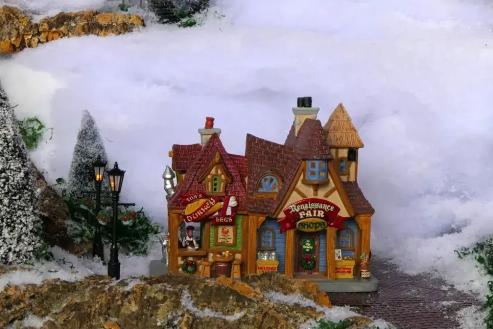 Lemax renaissance fair shops verlicht kersthuisje Caddington Village 2024