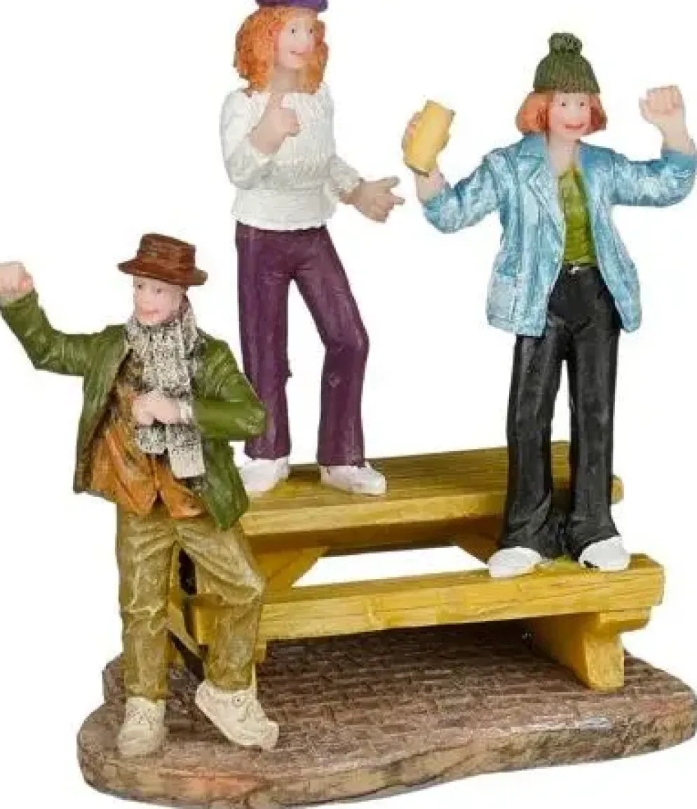 Luville Molendam Dancing people on table