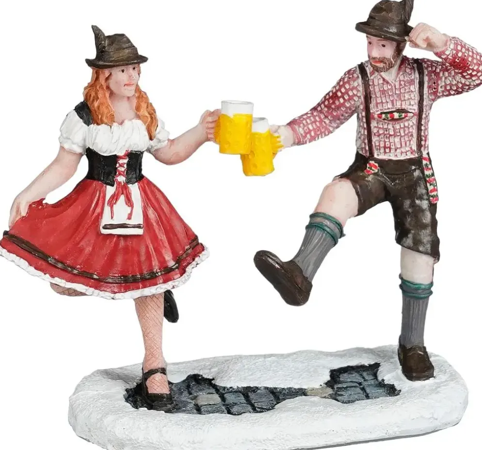 Luville Schneewald Toasting man and woman